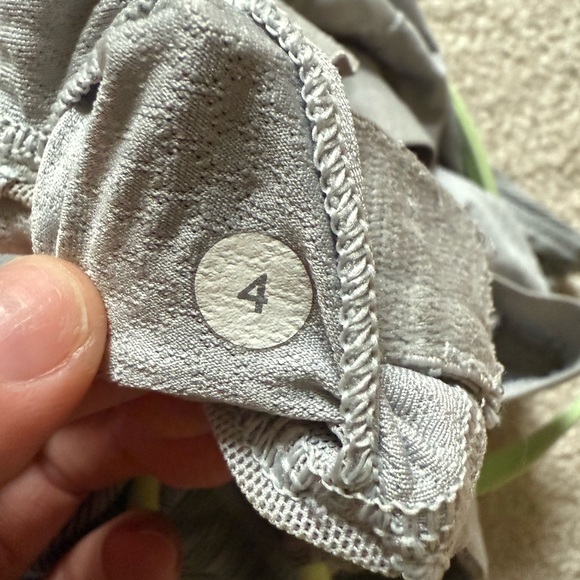 Lululemon gray and green stray tank top size 4 - Picture 3 of 5